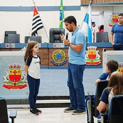 tato-aguilar-recebe-alunos-na-camara-de-caraguatatuba (2)